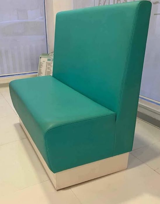 Sofás pastelaria e candeeiros