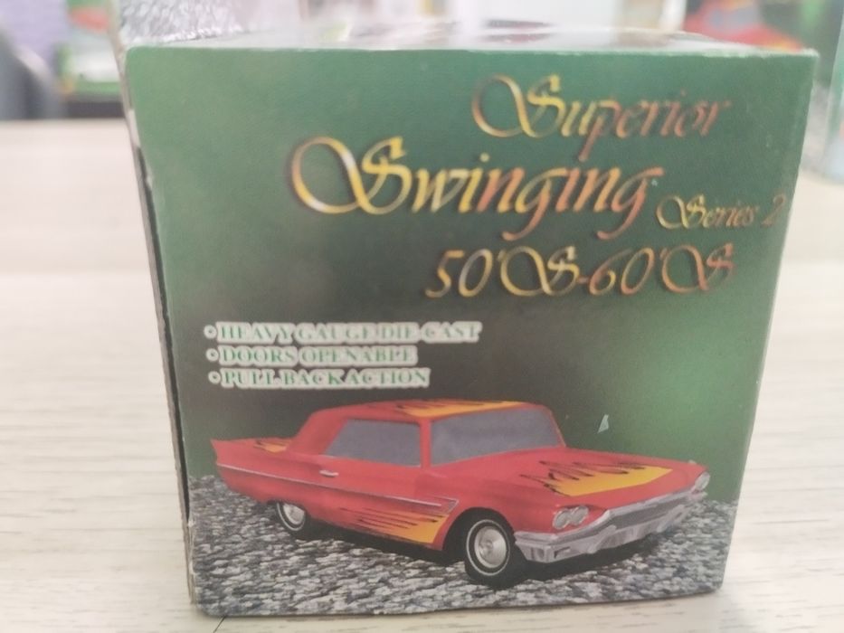 Chevrolet Corvette amarelo Superior Swinging Series 2 diecast 1:43 nov