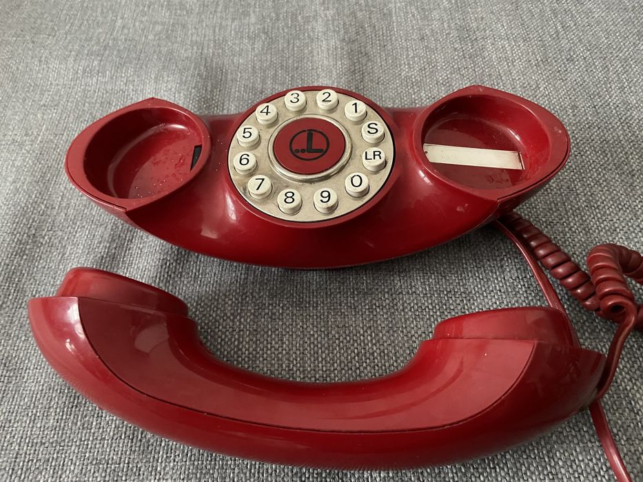 Czerwony telefon BT Genie