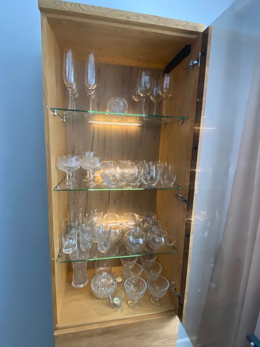 Dębowa witryna na szkło