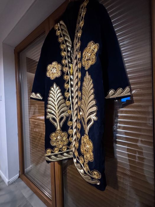 Autentyczny stroj z Tadzikistanu chapan