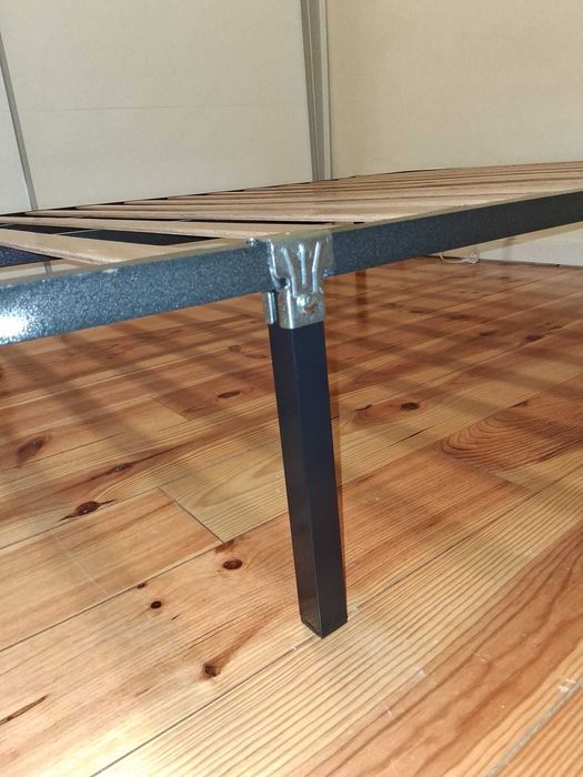 Estrado cama casal c/ pernas 140 x 190 cm