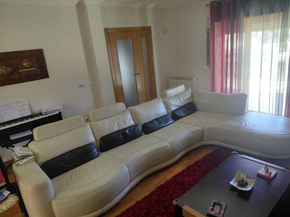 Sofá em pele em bom estado