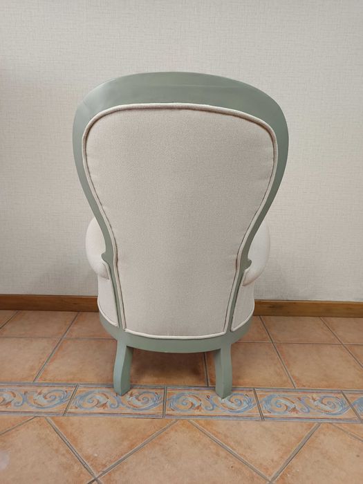 Cadeirão pintado e estofado de novo