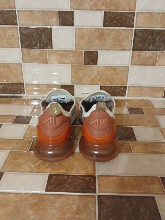 Оригінальні кросівки Nike Air Max 270 р-39