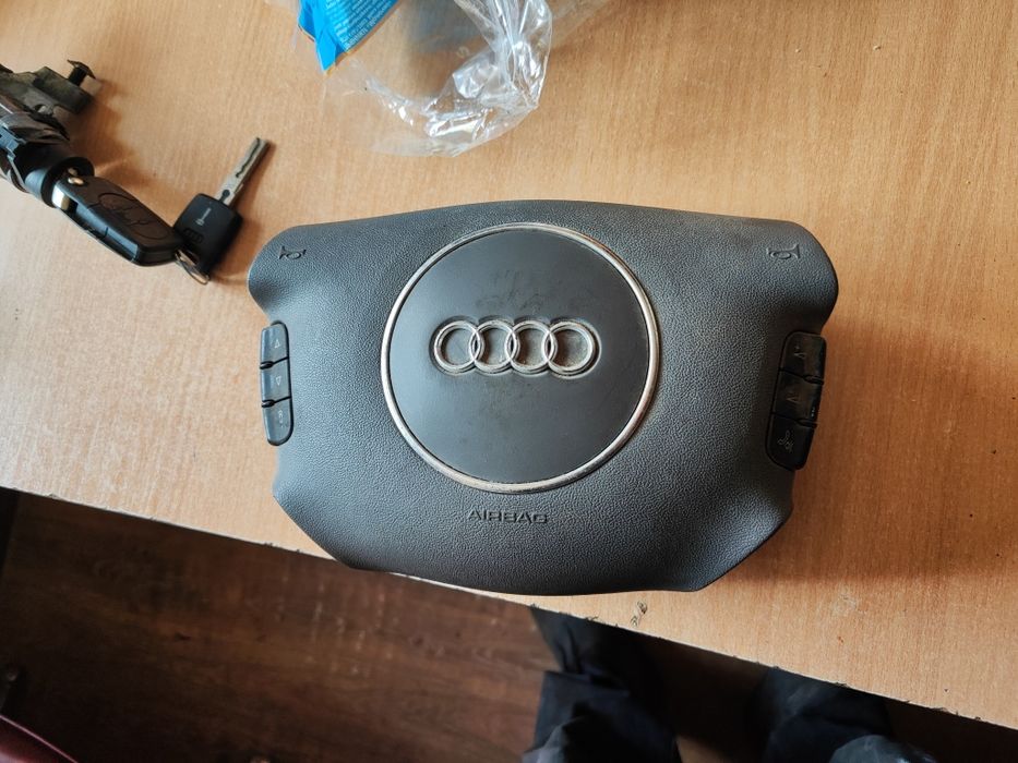 Подушка безпеки в руль Ауді А8 д2