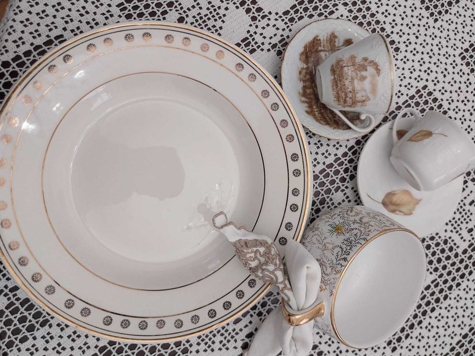 Selling Vintage Tableware437356755136686084