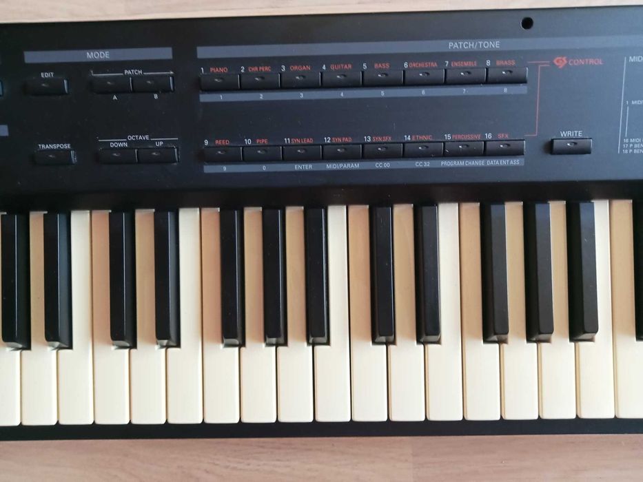 Teclado Controlador Midi Roland A-33 76 teclas