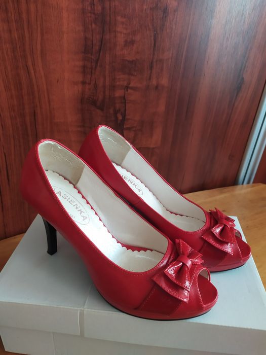 Piekne czerwone szpileczki