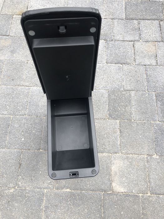 Продам подлокотник на Ваз 2109,2114,2115