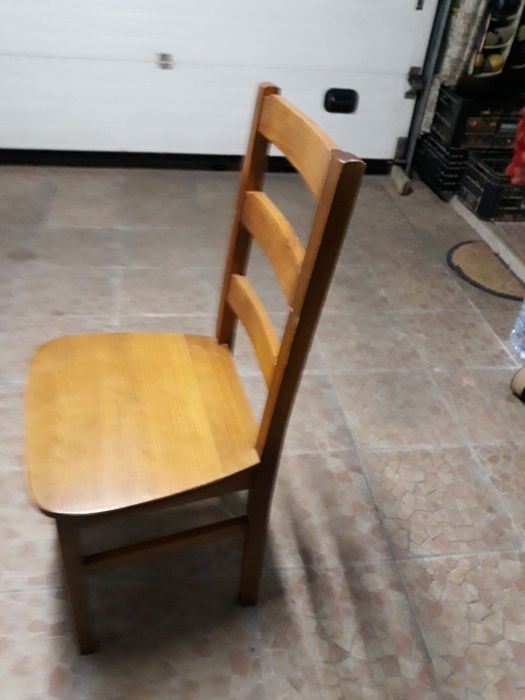 Lote de três cadeiras,  usadas em bom estado