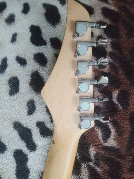 Срочно продам гитару