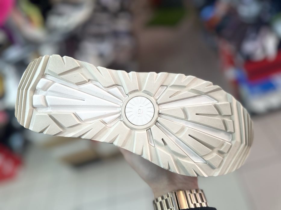 Кросівки UGG CapTrail Low ( РОЗМІР 39,5 )