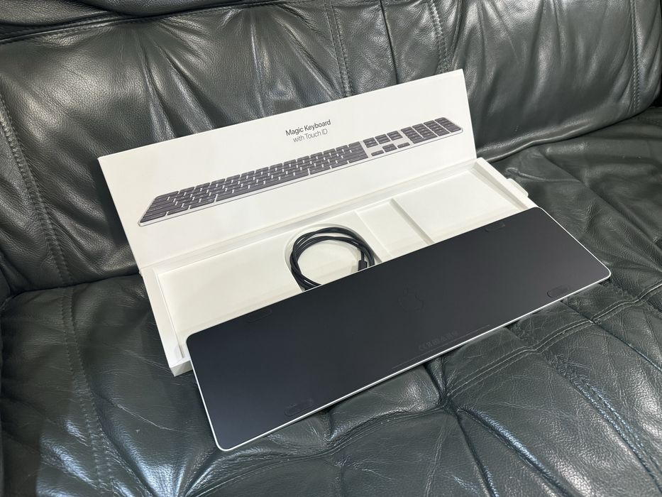 Клавіатура Magic Keyboard with Touch ID and Numeric Black (MMMR3)