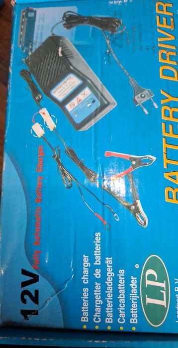 Prostownik samochodowy akumulatorowy 12v