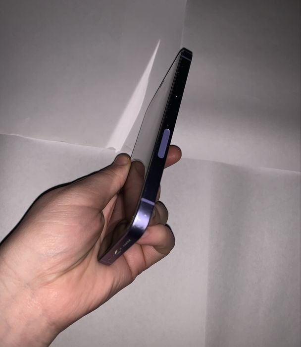 Продам iPhone 12