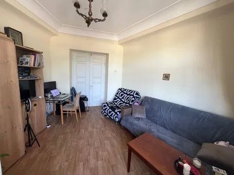 Продам двухкімнатну квартиру ( Сталінка , центр міста )
