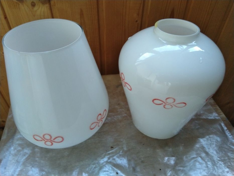 Плафоны стеклянные для люстр и настольных ламп.