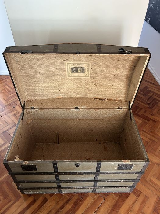 Bau antigo muito bonito