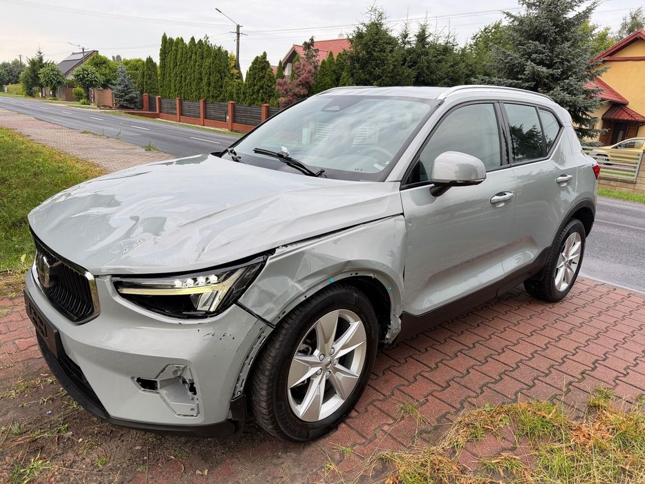 Volvo XC 40 2.0 TI / Hybryda/ 2024 rok / Mały Przebieg ! / Kamera /  Nawigacja/