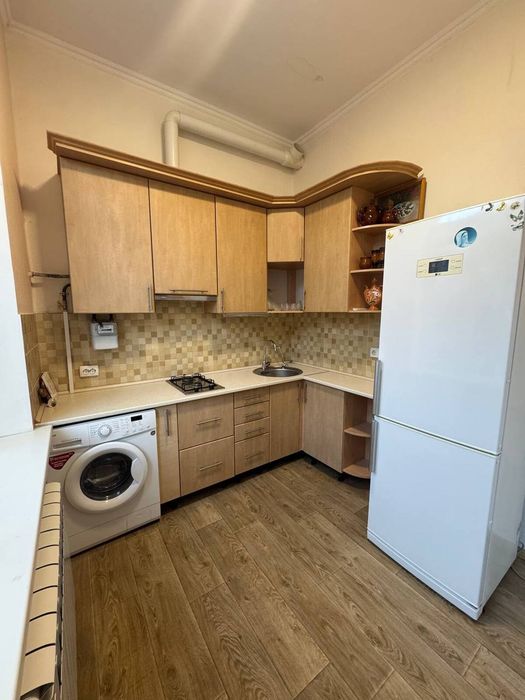 *Продаж 1-к квартири в самому центрі!