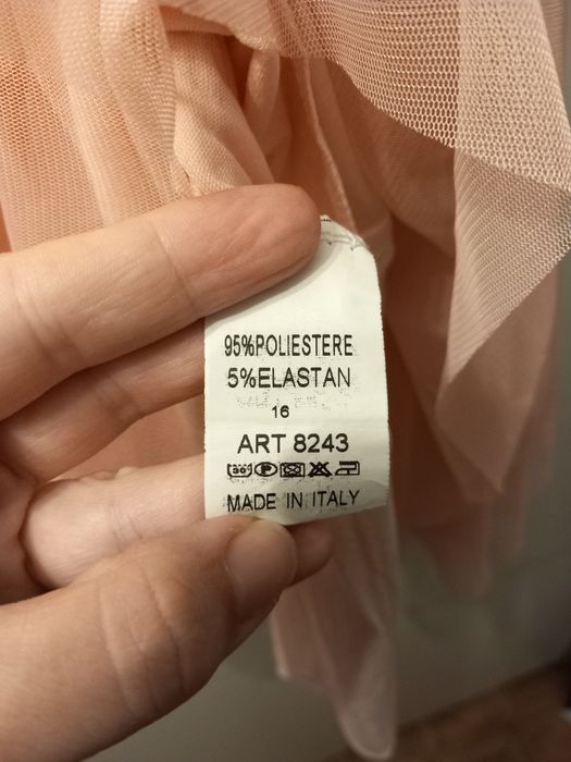 Różowa sukienka z koronką