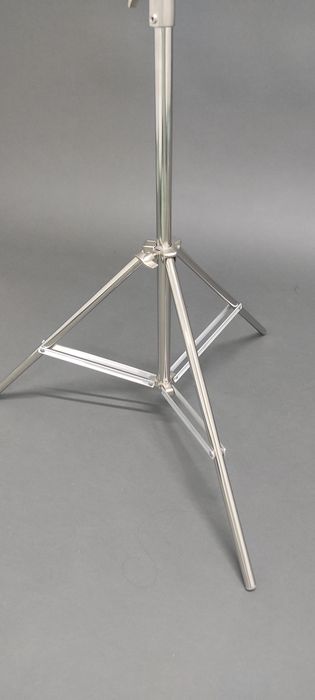 2 Tripés novos metalizados