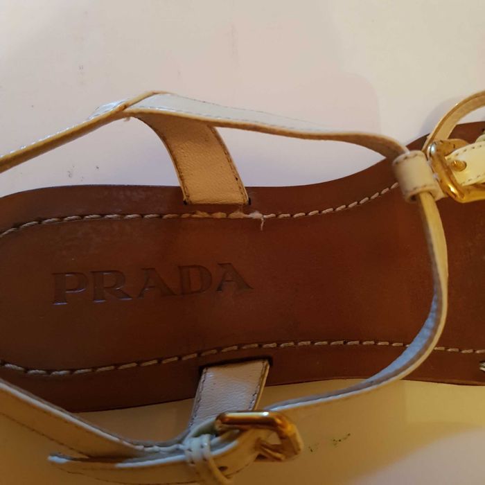 Белые  женские босоножки PRADA