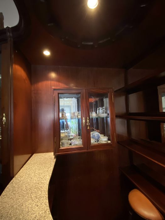 bare de sala com luzes(urgência)