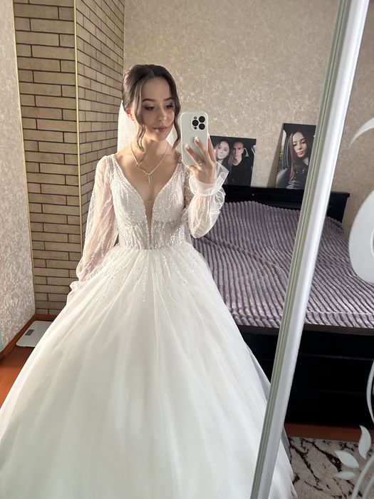 Весільна сукня