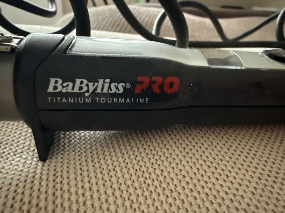 Профессиональная плойка BaByliss PRO. быстро нагревается, отлично подходит для создания красивых локонов и объёма