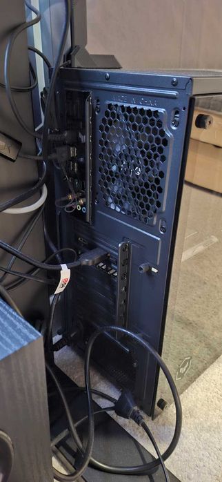 Sprzedam nowy komputer stacjonarny AMD Ryzen 5 9600X, Radeon 9060 XT 16 GB, 32Gb RAM