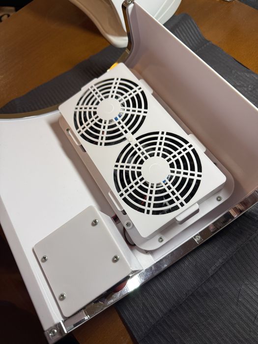 Pochłaniacz pyłu do paznokci