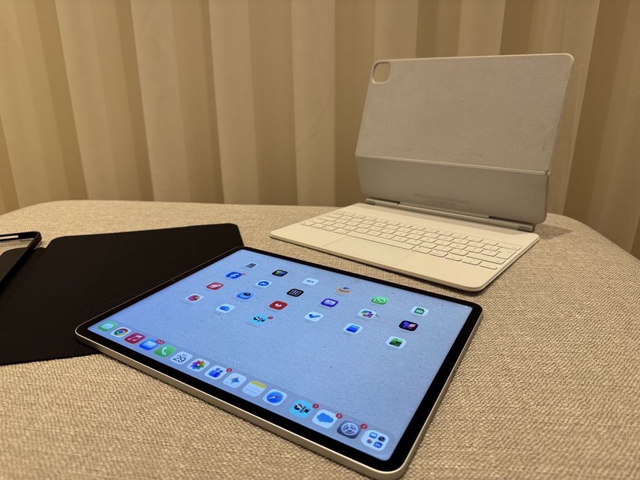 ipad Pro 12.9 5ª Geracao M1 e Capa teclado Apple
