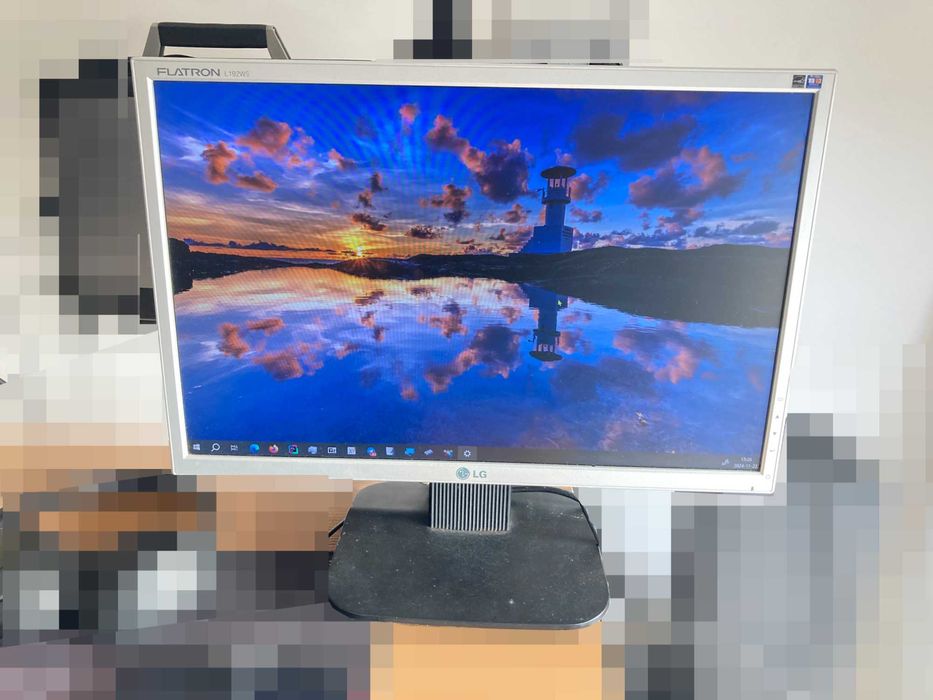 19" LCD Monitor with VGA – WXGA+ Resolution (1440x900/75Hz), VESA Mount Compatible – Good Condition!64550306682753120