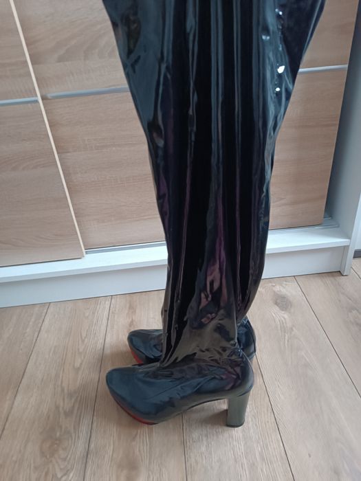 Czarne lakierowane kozaki na obcasie rozmiar 47