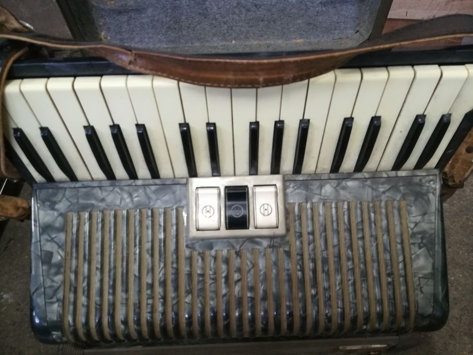 Acordeões concertinas antigas