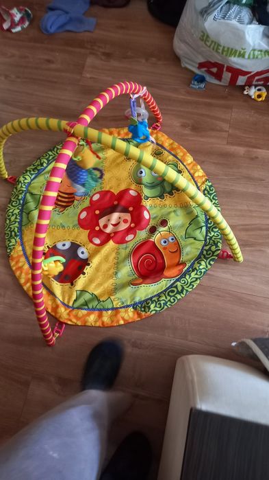 Детский развивающий коврик с погремушками