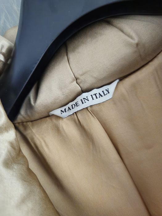 Długi ocieplany płaszcz z futrem złoty