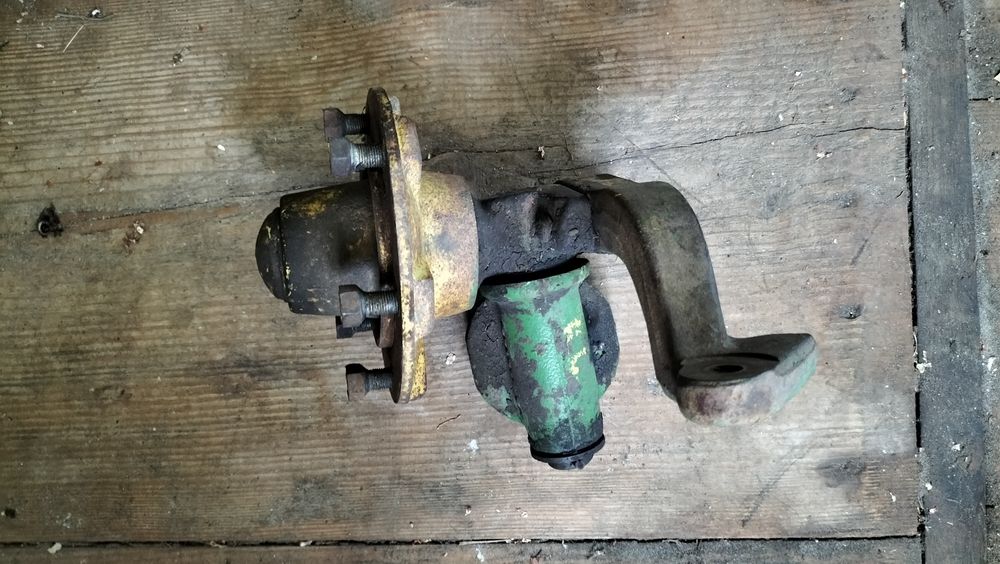 Продам цапфу John Deere 940 945