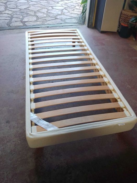 Estrado de cama de solteiro