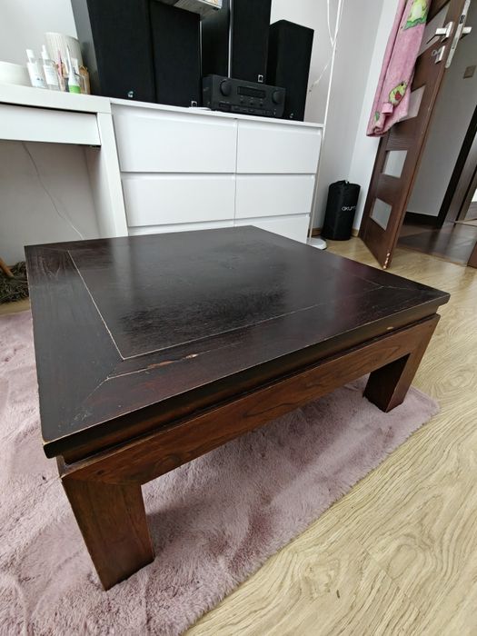 Stolik kawowy z drewna egzotycznego