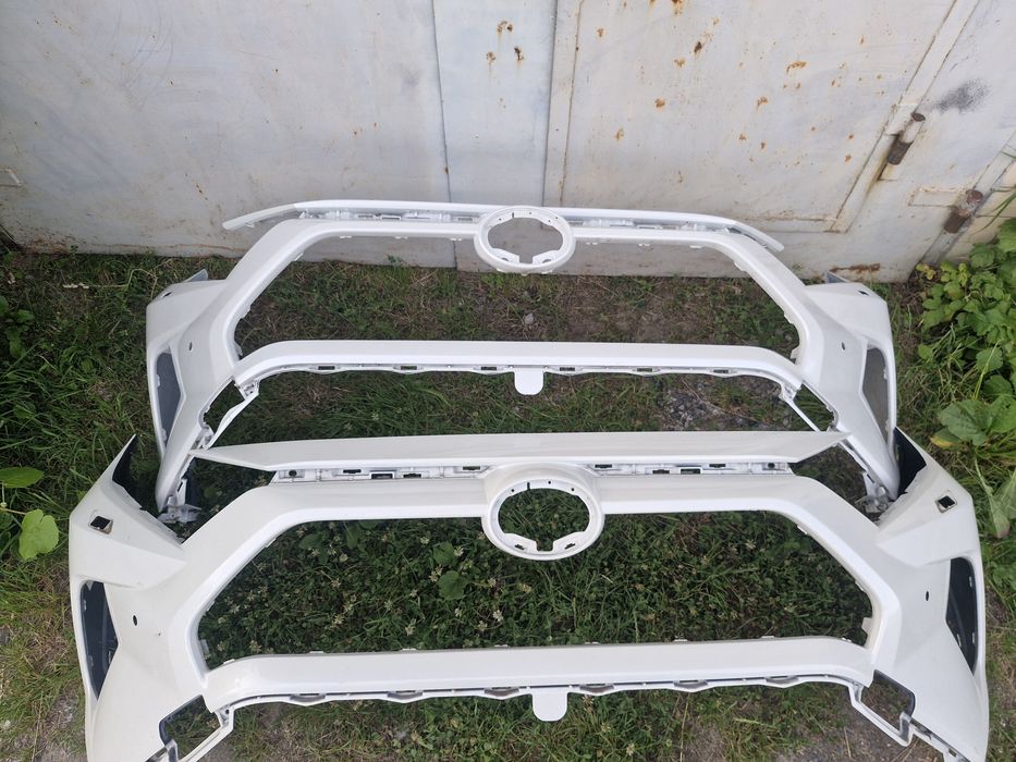 Бампер передній TOYOTA RAV4