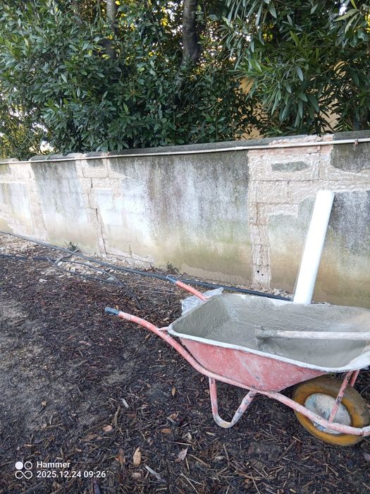 Faço serviços de pedreiro