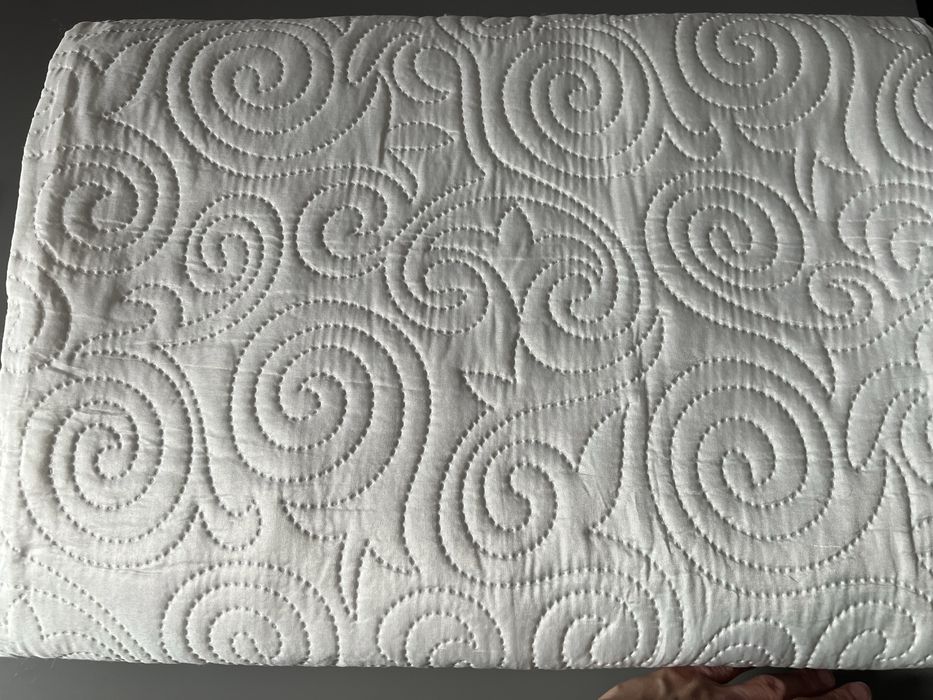 Okazja! Nowa Biała nowoczesna Narzuta 240x220 na łóżko tłoczony wzór