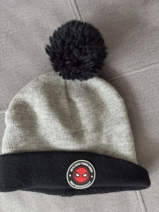 Zimowa czapka dla chłopca z pomponem Spiderman