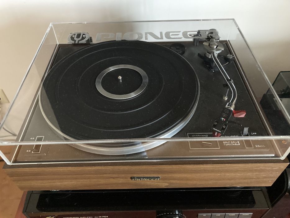 Pioneer PL12D turntable in pristine condition64564273559043121