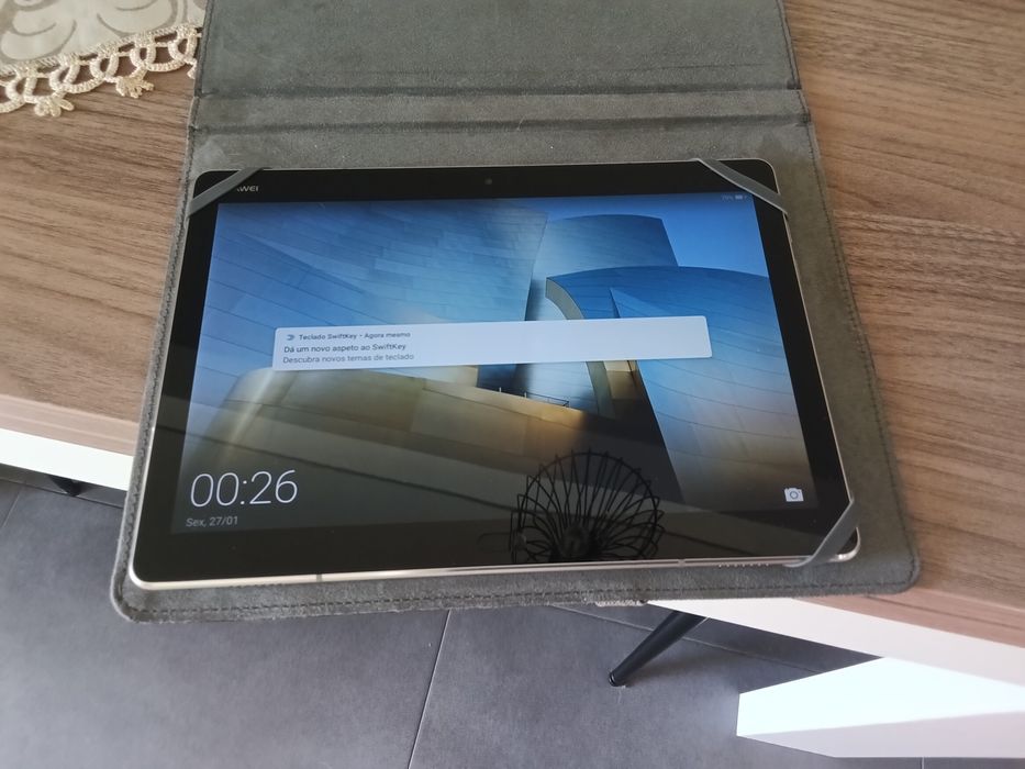 Tablet da marca HUAWEI com Capa