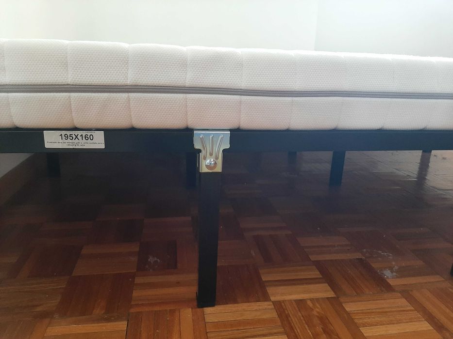 160cm cama com colchões estado perfeito