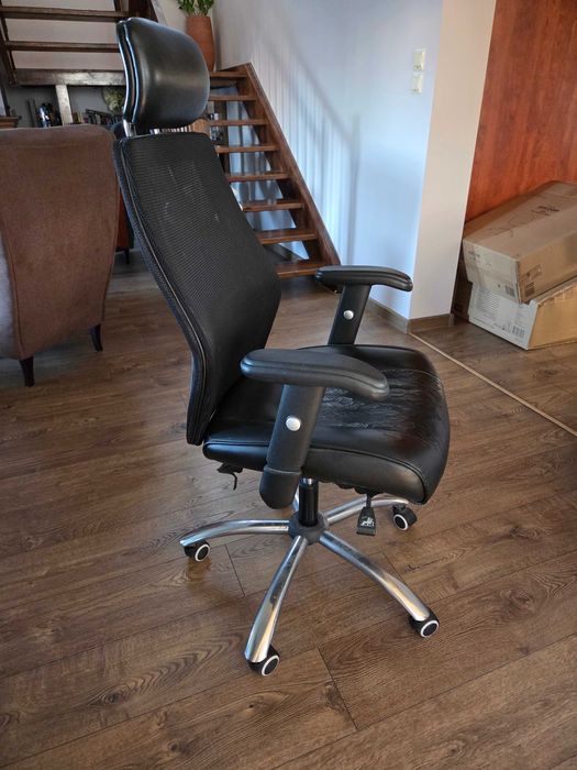 Fotel biurowy czarny